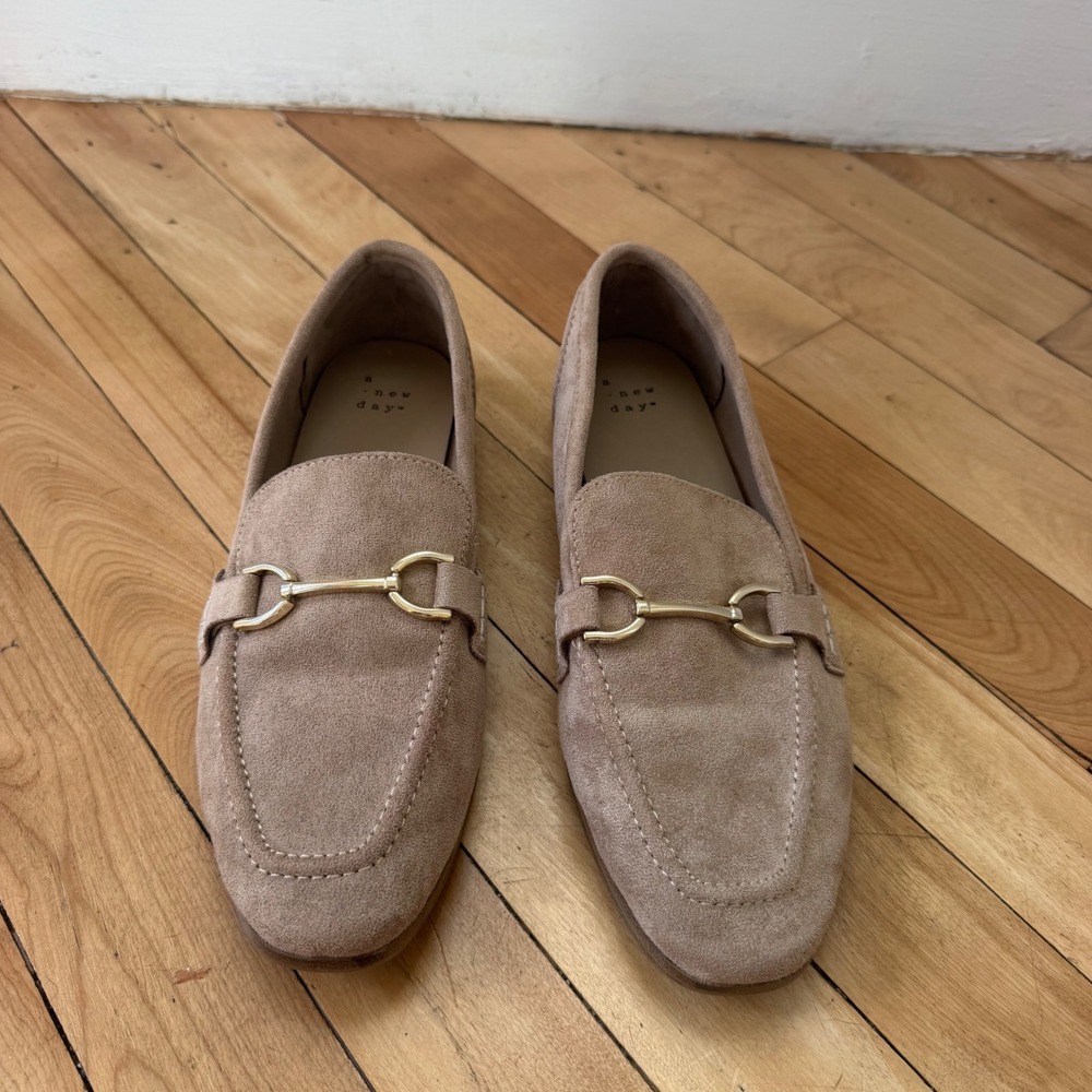 A New Day Tan Faux Suede Horsebit Loafers Gold Hardware Flats Size 7.5 - Picture 2 of 9